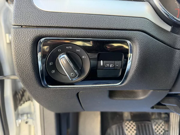 Škoda Superb II 2,0 TDi/103kW - Klima,ESP,. - foto 18