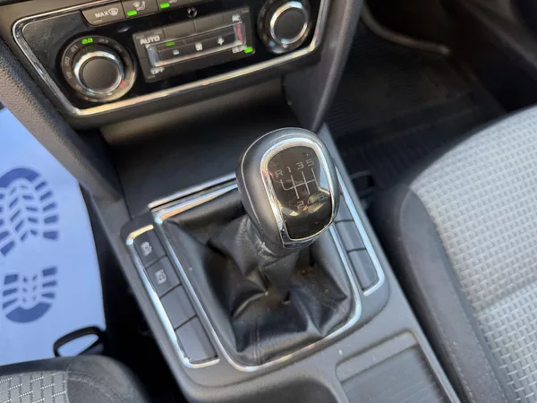 Škoda Superb II 2,0 TDi/103kW - Klima,ESP,. - foto 24