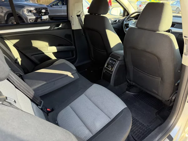 Škoda Superb II 2,0 TDi/103kW - Klima,ESP,. - foto 37