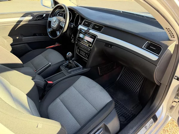 Škoda Superb II 2,0 TDi/103kW - Klima,ESP,. - foto 41