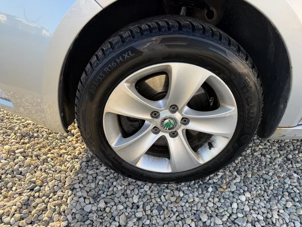 Škoda Superb II 2,0 TDi/103kW - Klima,ESP,. - foto 53