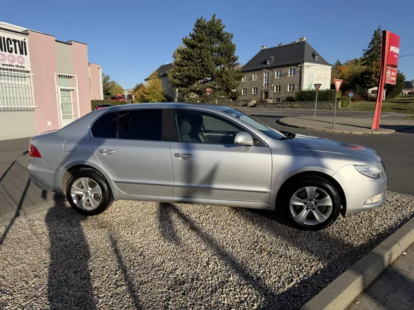 Škoda Superb II 2,0 TDi/103kW - Klima,ESP,. - foto 8