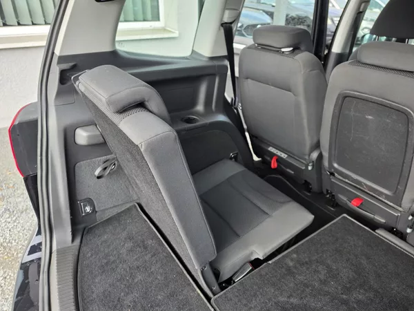 Volkswagen Touran 1.6 TDI 7MIST DSG - foto 6