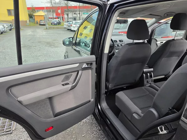 Volkswagen Touran 1.6 TDI 7MIST DSG - foto 8