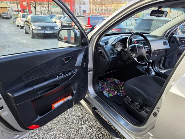 Hyundai Tucson 2.0 CRDi TZ - foto 14