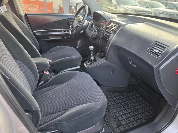 Hyundai Tucson 2.0 CRDi TZ - foto 21