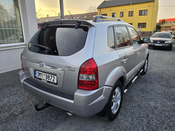 Hyundai Tucson 2.0 CRDi TZ - foto 4