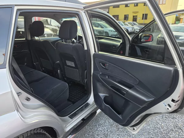 Hyundai Tucson 2.0 CRDi TZ - foto 9