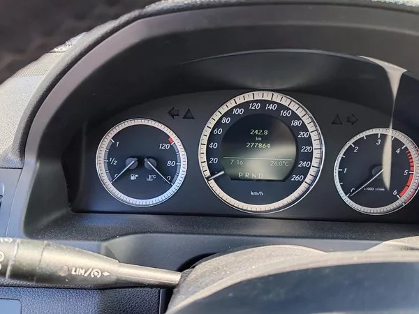 Mercedes-Benz Třídy C 220CDI - foto 10