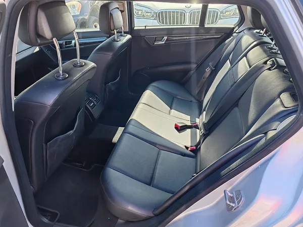 Mercedes-Benz Třídy C 220CDI - foto 13