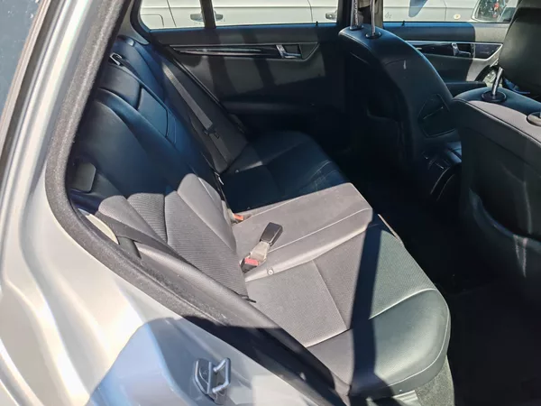 Mercedes-Benz Třídy C 220CDI - foto 14