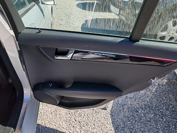 Mercedes-Benz Třídy C 220CDI - foto 15