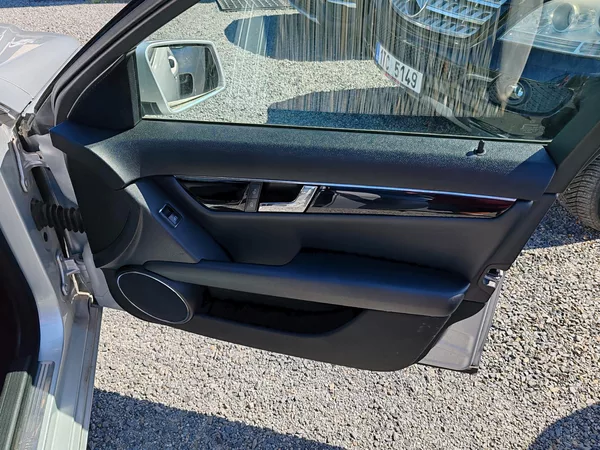 Mercedes-Benz Třídy C 220CDI - foto 16