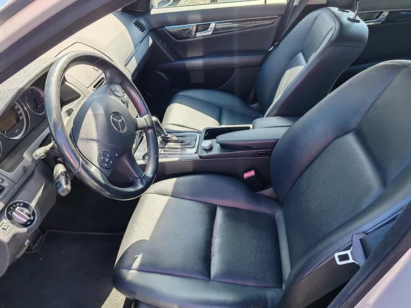 Mercedes-Benz Třídy C 220CDI - foto 9