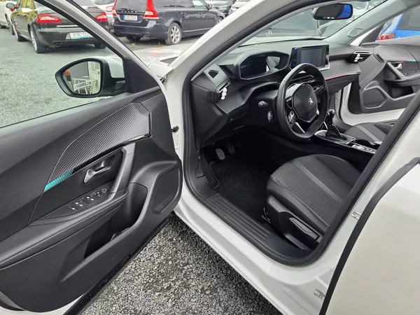 Peugeot 2008 1.2 T 96KW 54tkm - foto 11
