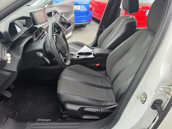 Peugeot 2008 1.2 T 96KW 54tkm - foto 12