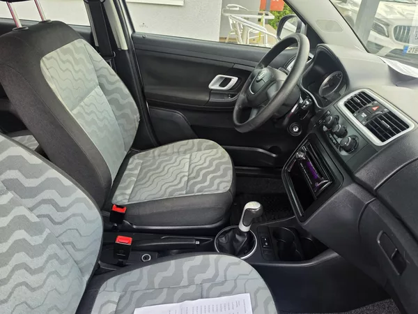 Škoda Fabia 1.2 HTP TZ Klimatizace - foto 12