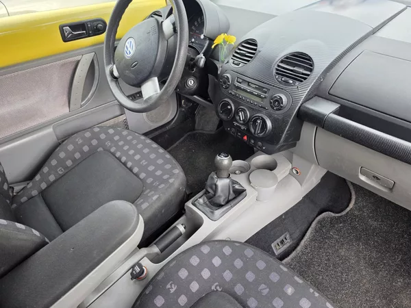 Volkswagen New Beetle 2.0 i - foto 10