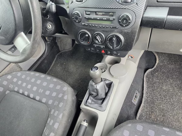 Volkswagen New Beetle 2.0 i - foto 11