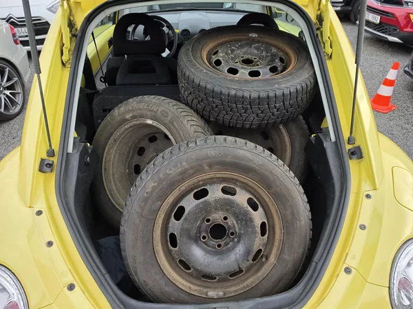 Volkswagen New Beetle 2.0 i - foto 14