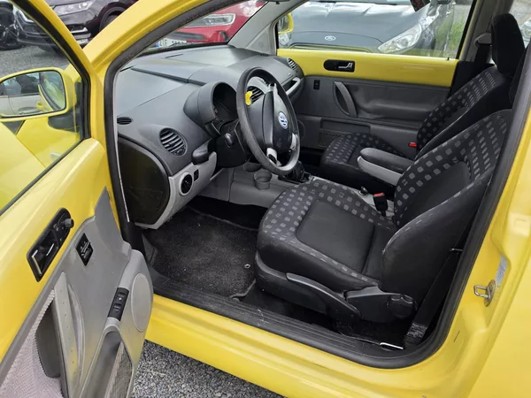 Volkswagen New Beetle 2.0 i - foto 15