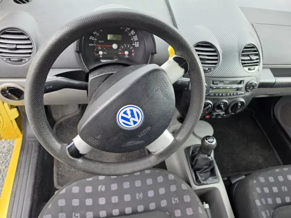 Volkswagen New Beetle 2.0 i - foto 17