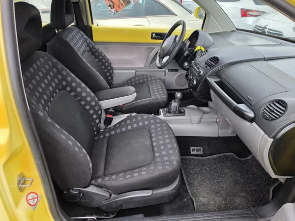 Volkswagen New Beetle 2.0 i - foto 8