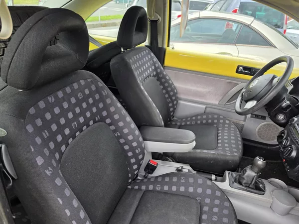 Volkswagen New Beetle 2.0 i - foto 9