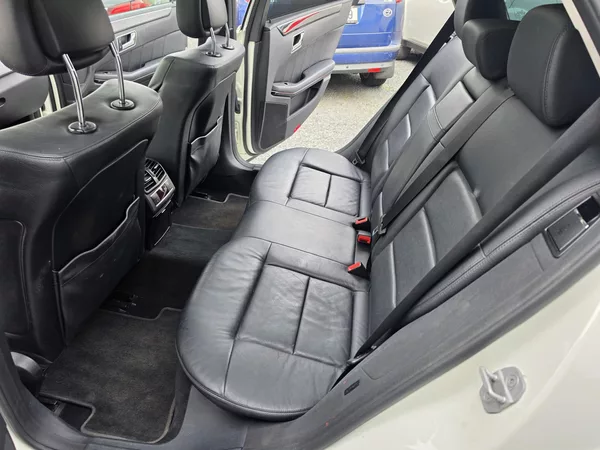 Mercedes-Benz Třídy E 300CDI V6 Avantgarde TZ - foto 19