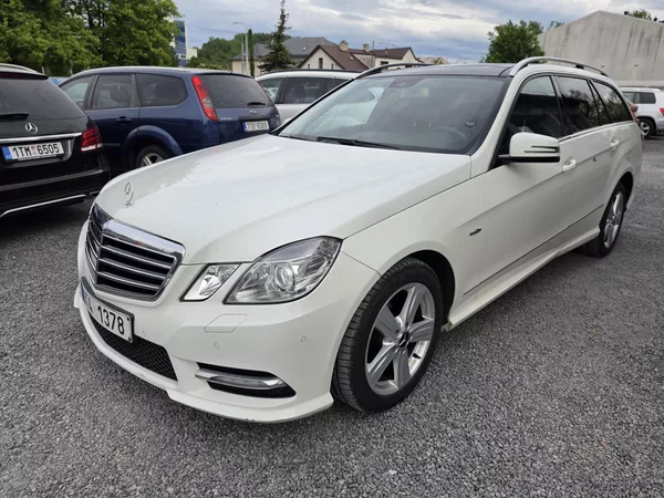 Mercedes-Benz Třídy E 300CDI V6 Avantgarde TZ - foto 2