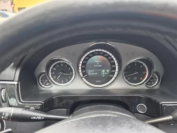 Mercedes-Benz Třídy E 300CDI V6 Avantgarde TZ - foto 24