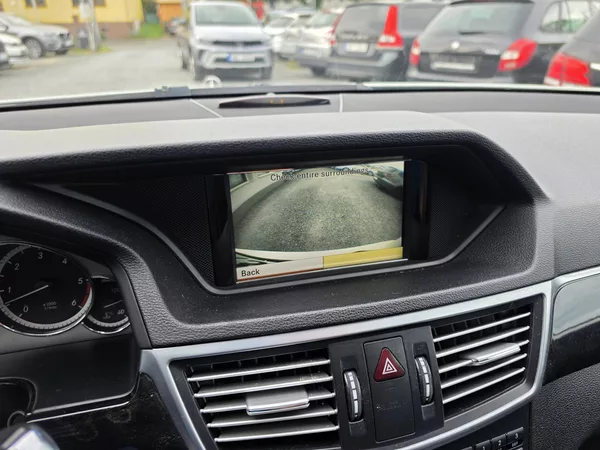 Mercedes-Benz Třídy E 300CDI V6 Avantgarde TZ - foto 25
