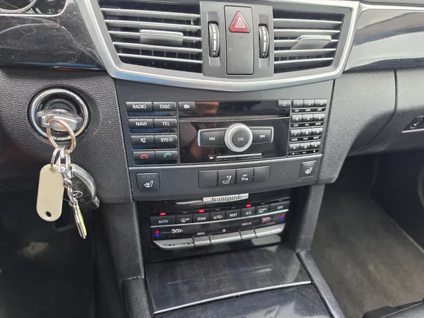 Mercedes-Benz Třídy E 300CDI V6 Avantgarde TZ - foto 26