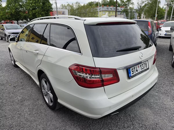 Mercedes-Benz Třídy E 300CDI V6 Avantgarde TZ - foto 3