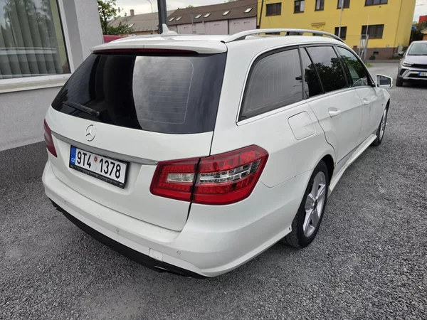 Mercedes-Benz Třídy E 300CDI V6 Avantgarde TZ - foto 4