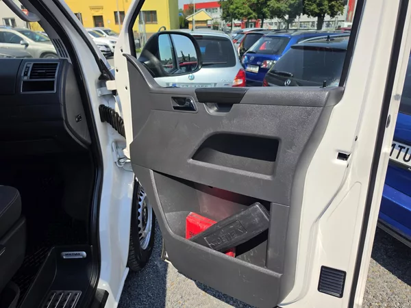 Volkswagen Multivan 2.0 TDI 103kw 7 Míst TZ - foto 27