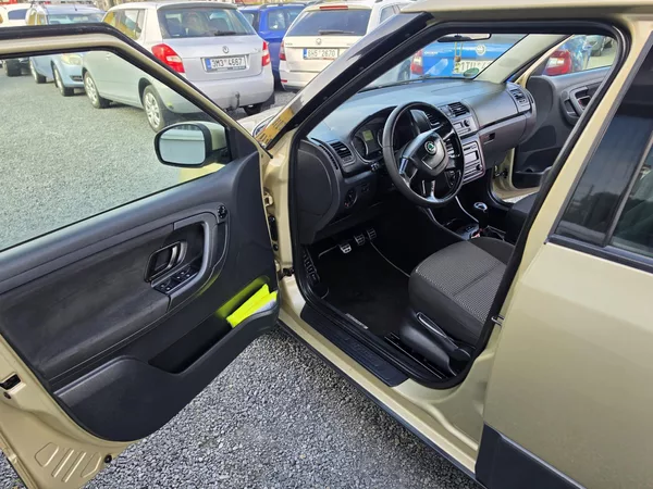 Škoda Fabia 1.2 TSI Scout - foto 12
