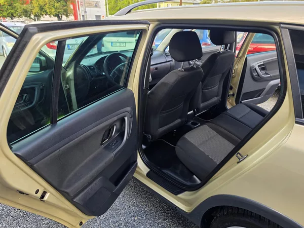 Škoda Fabia 1.2 TSI Scout - foto 9