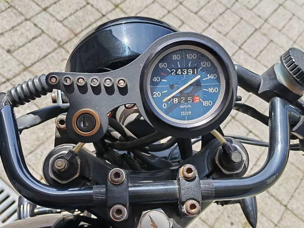 Moto Guzzi V 35 Custom Cafe Racer - foto 3