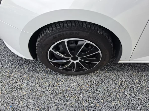 Škoda Fabia 1.4 TDI Parkovací senzory - foto 15