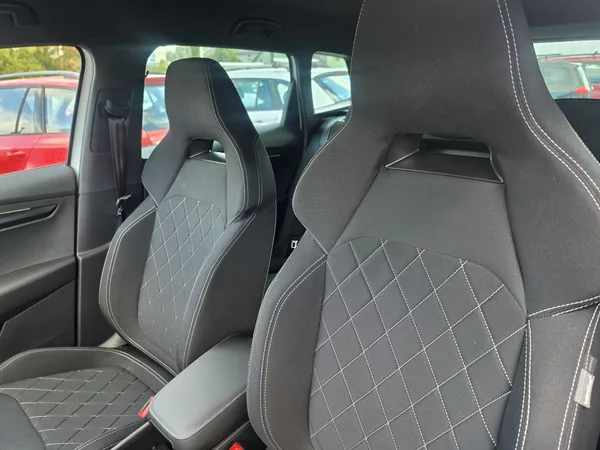 Škoda Karoq 2.0 TDI DSG Sport Line - foto 18