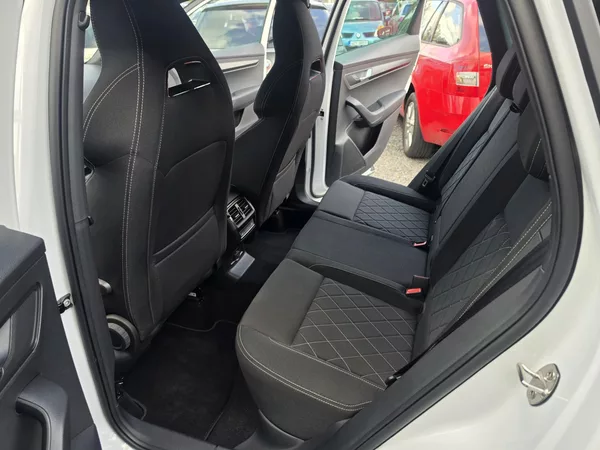 Škoda Karoq 2.0 TDI DSG Sport Line - foto 9