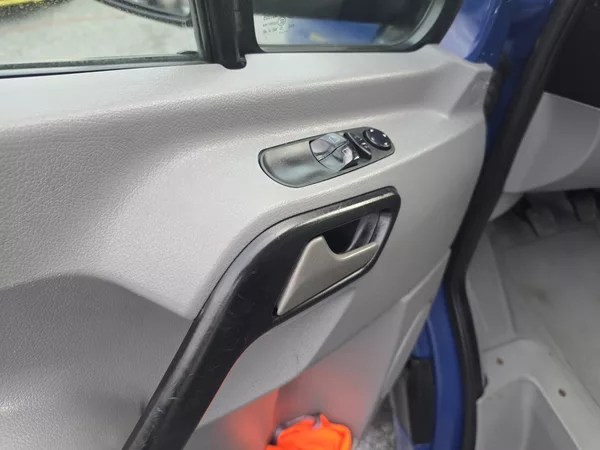 Volkswagen Crafter 2.5 TDI 100kw 6ti 8 Paleta - foto 34