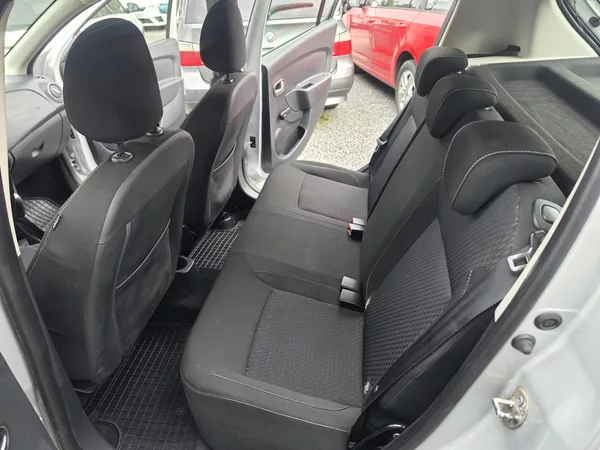 Dacia Sandero 1.1 Klimatizace - foto 8