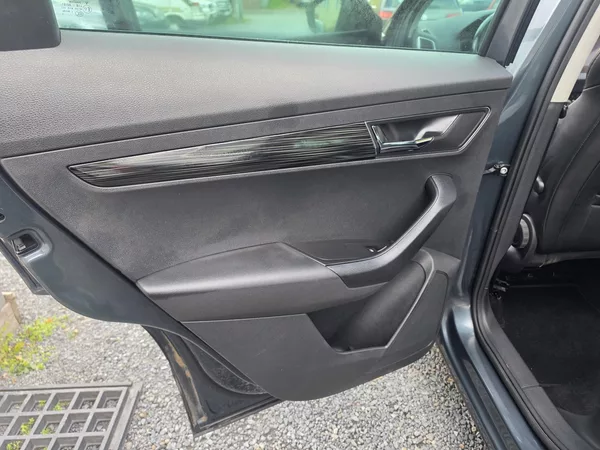 Škoda Karoq 1.5 TSI Navi Kamera TZ - foto 14