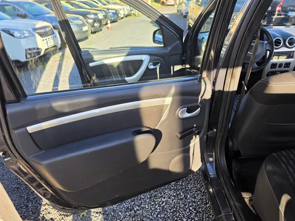 Dacia Logan 1.6 i 62kw Klimatizace - foto 12