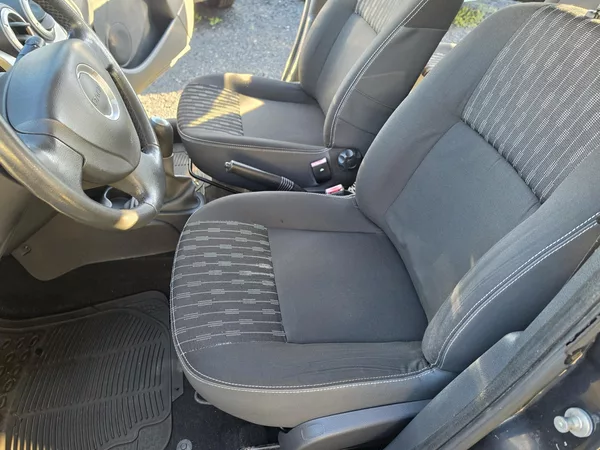 Dacia Logan 1.6 i 62kw Klimatizace - foto 16
