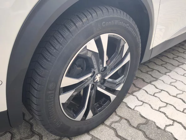 Peugeot 2008 2020 ČR GT Line 1.2 PT 96kW - foto 36