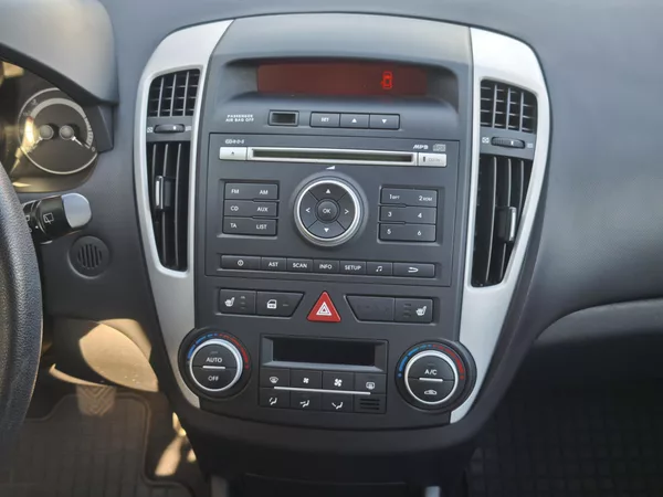 Kia Ceed 2011 ČR 1.6 CRDi 85kW - foto 12