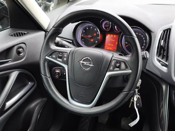 Opel Zafira 2012 ČR 1.4T 103kW - foto 8